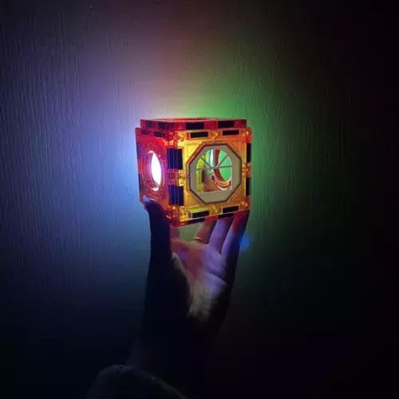 0026429-27078-magnitiko-paichnidi-kataskeuon-me-fotizomenes-mpales