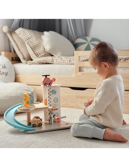 0026620-28677-paidiko-gkaraz-autokiniton-me-elikoptero-kai-venzinadiko